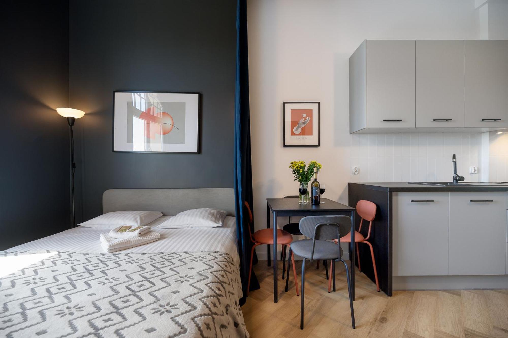 Art Apartment *
